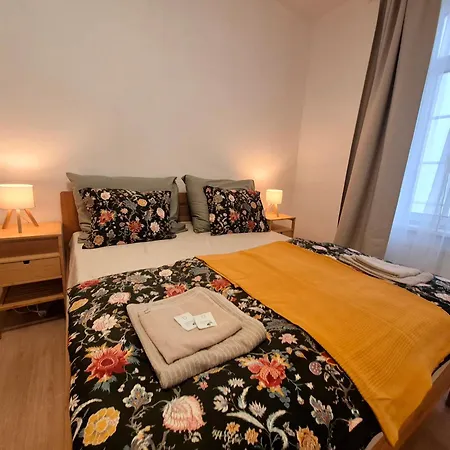 Apartment Center - Mestansky Dum Minoritska Ii *